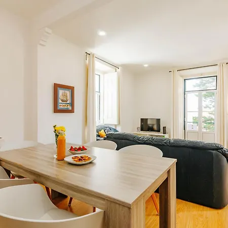 Balcony & Dream View 3br Historic District By Rent4rest