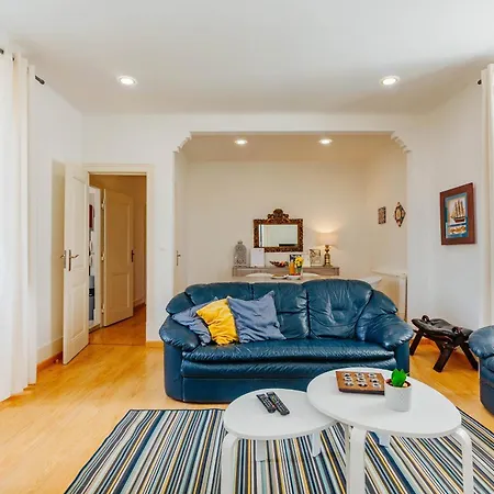 Balcony & Dream View 3br Historic District By Rent4rest * Lisboa