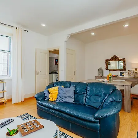 Balcony & Dream View 3br Historic District By Rent4rest