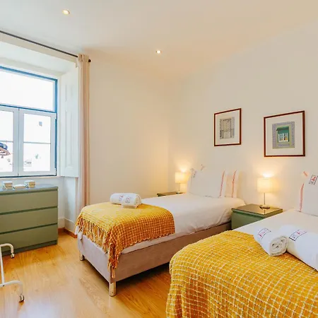 Balcony & Dream View 3br Historic District By Rent4rest *