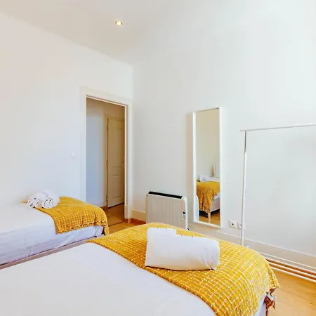 Balcony & Dream View 3br Historic District By Rent4rest *