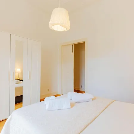 Balcony & Dream View 3br Historic District By Rent4rest * Lisboa