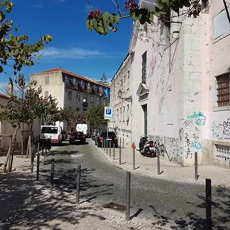 Balcony & Dream View 3br Historic District By Rent4rest